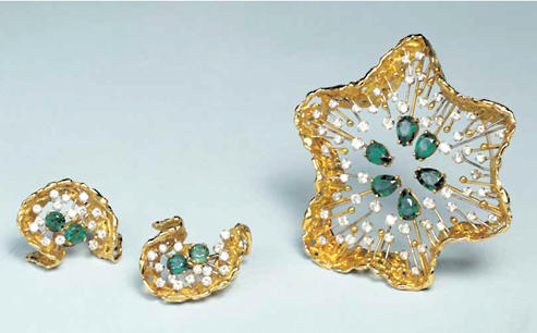 John Donald, Brooch of 18ct yellow gold nugget flake in star shape crown design, set pear shape cultured emeralds and round diamonds